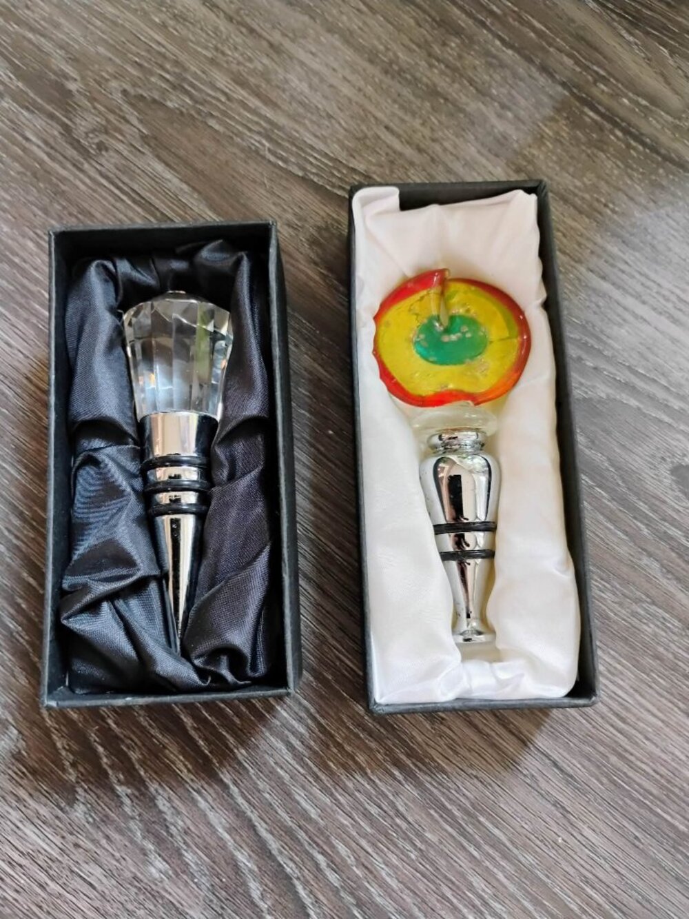 Set of 2 Wine/Bottle Stoppers in Gift Box